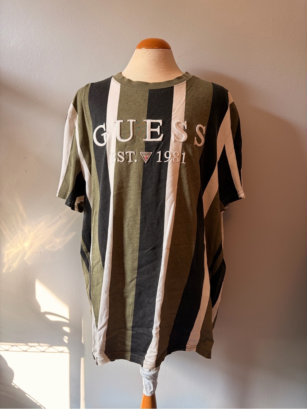 GUESS Olive, Black & White Vertical Stripe Logo Tee